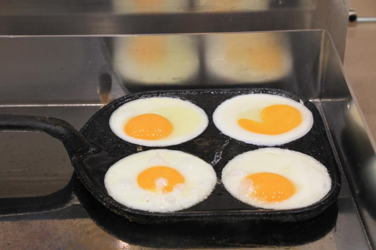 Grand Hotel Pomorie - Medical Spa Exterior photo Eggs being fried in a griddle